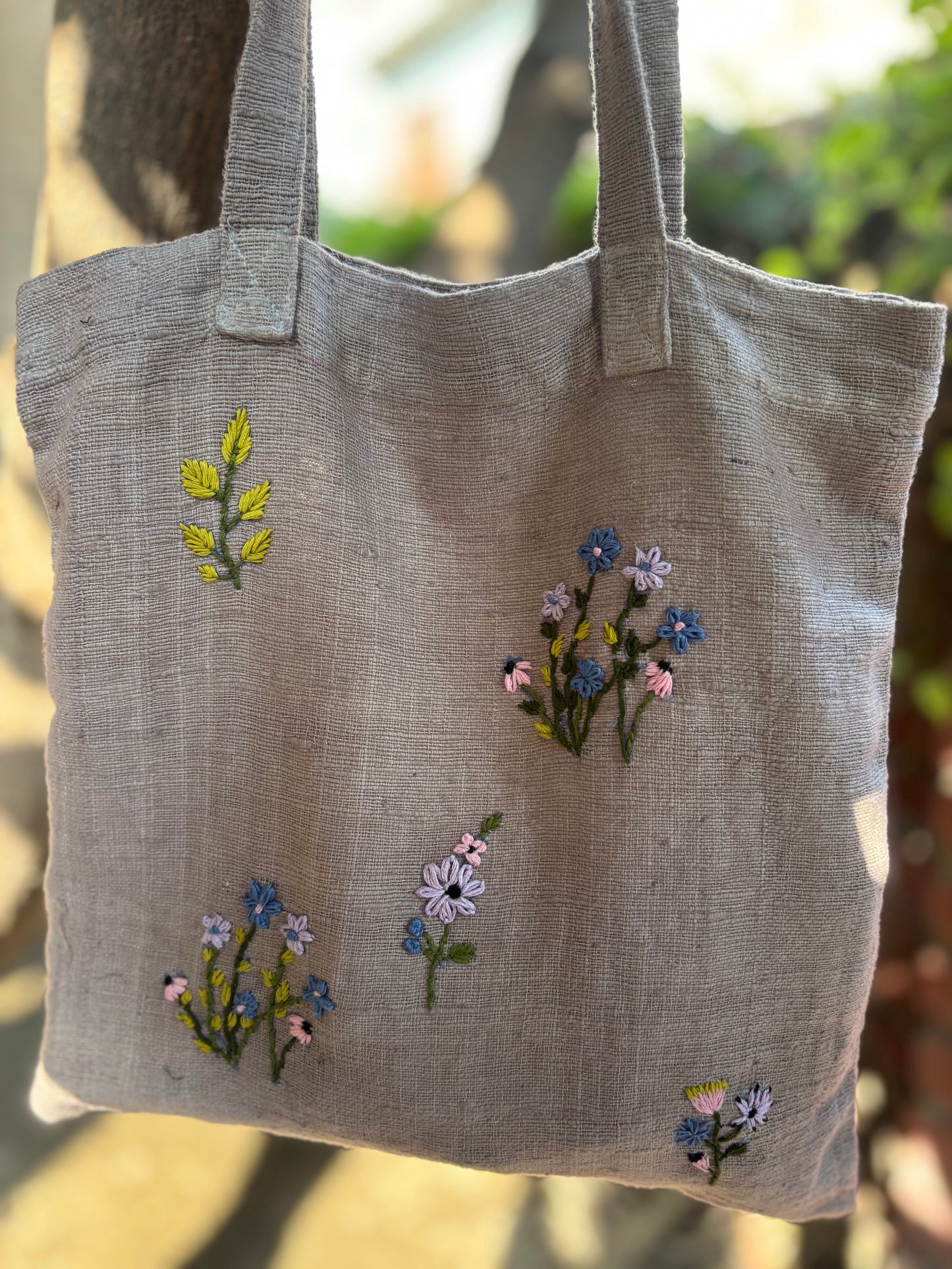 The MKHNO Hand-Embroidered Floral Tote