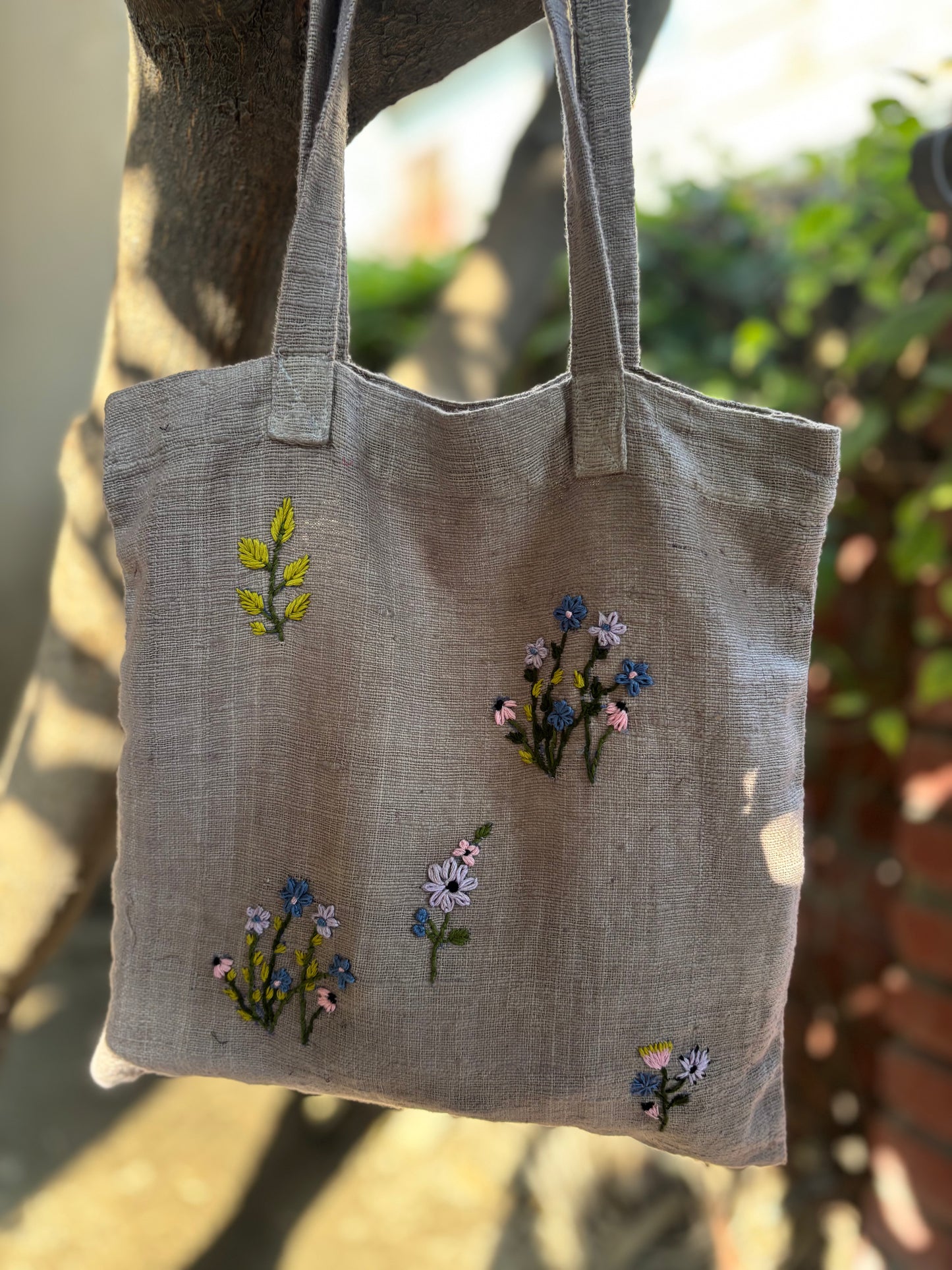The MKHNO Hand-Embroidered Floral Tote