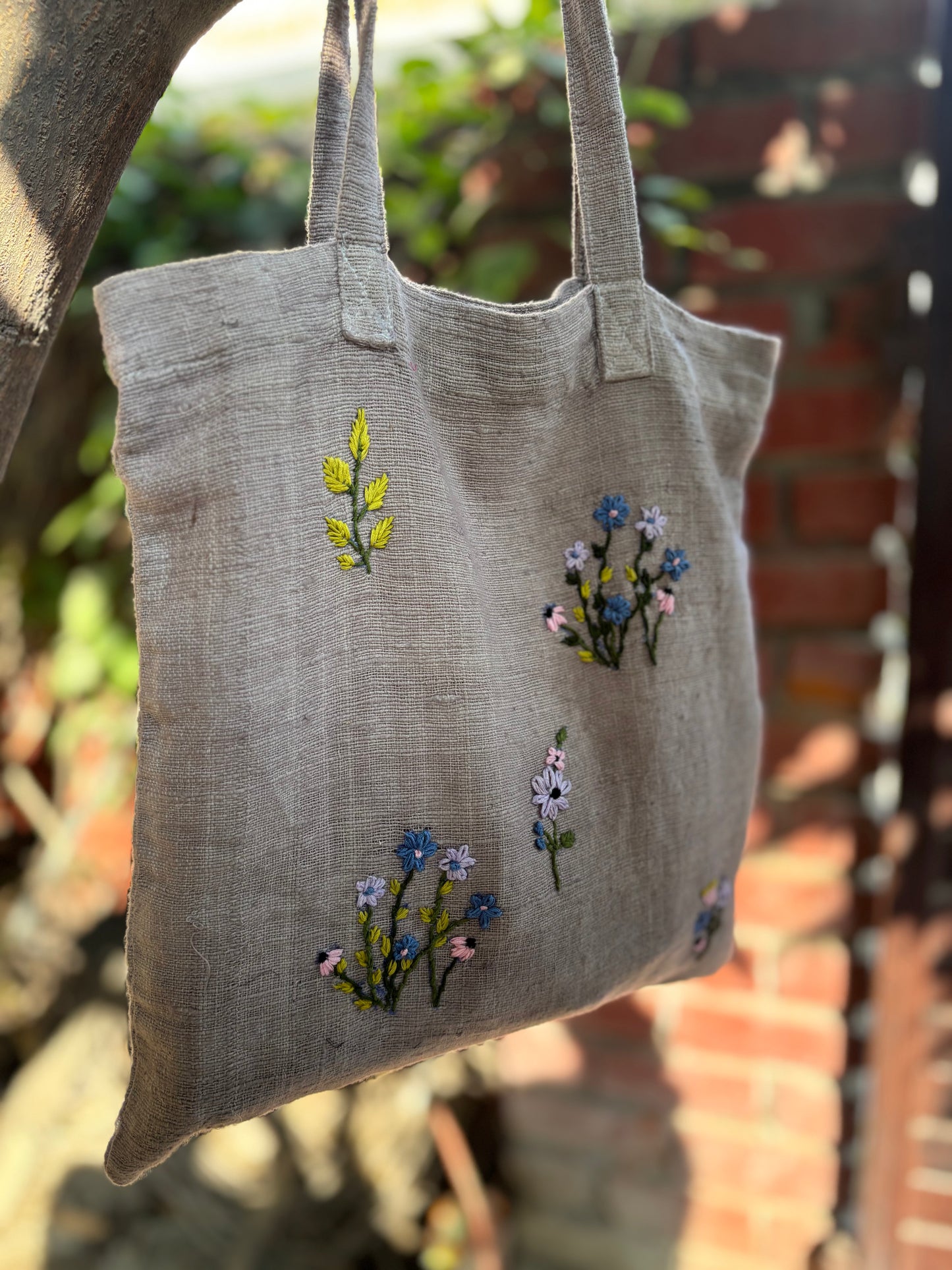 The MKHNO Hand-Embroidered Floral Tote